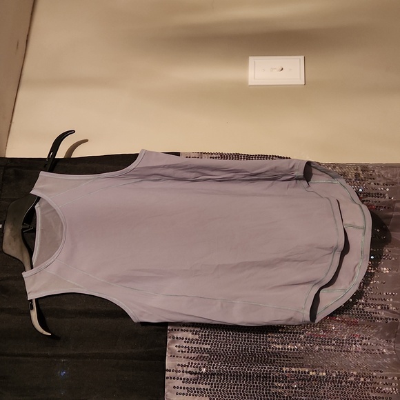 ⭐️LULULEMON TANK - Picture 1 of 3